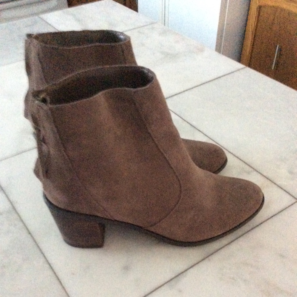 Women’s heeled ankle boots